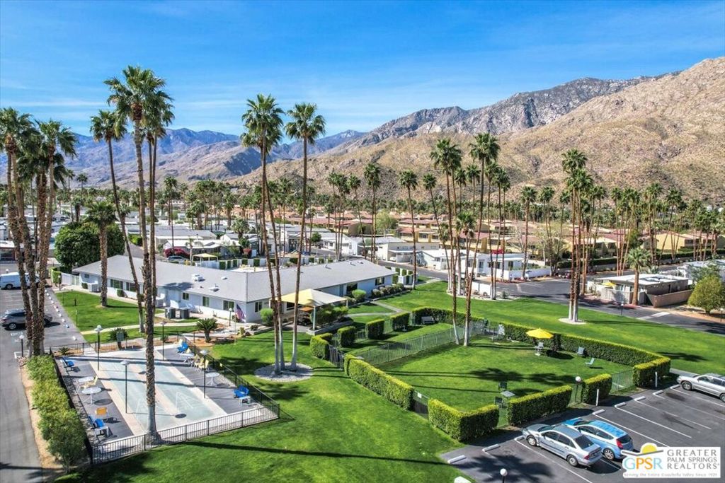 Palm Canyon Mobile Club - Manufactured In Park