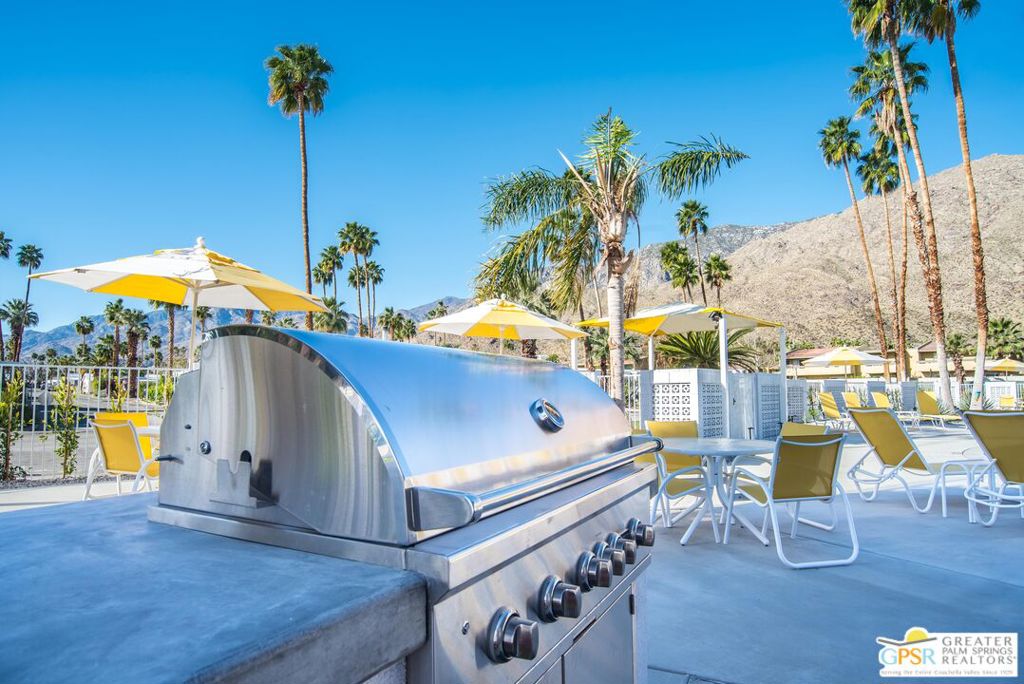 Palm Canyon Mobile Club - Manufactured In Park