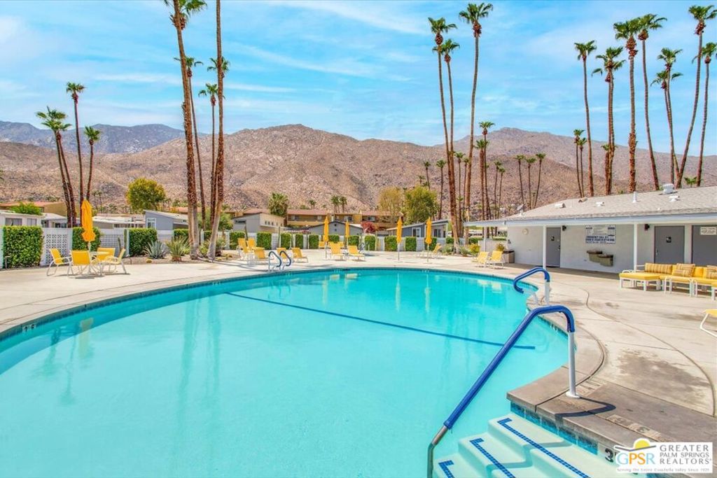 Palm Canyon Mobile Club - Manufactured In Park