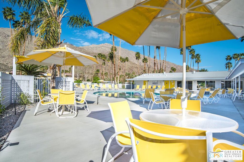 Palm Canyon Mobile Club - Manufactured In Park