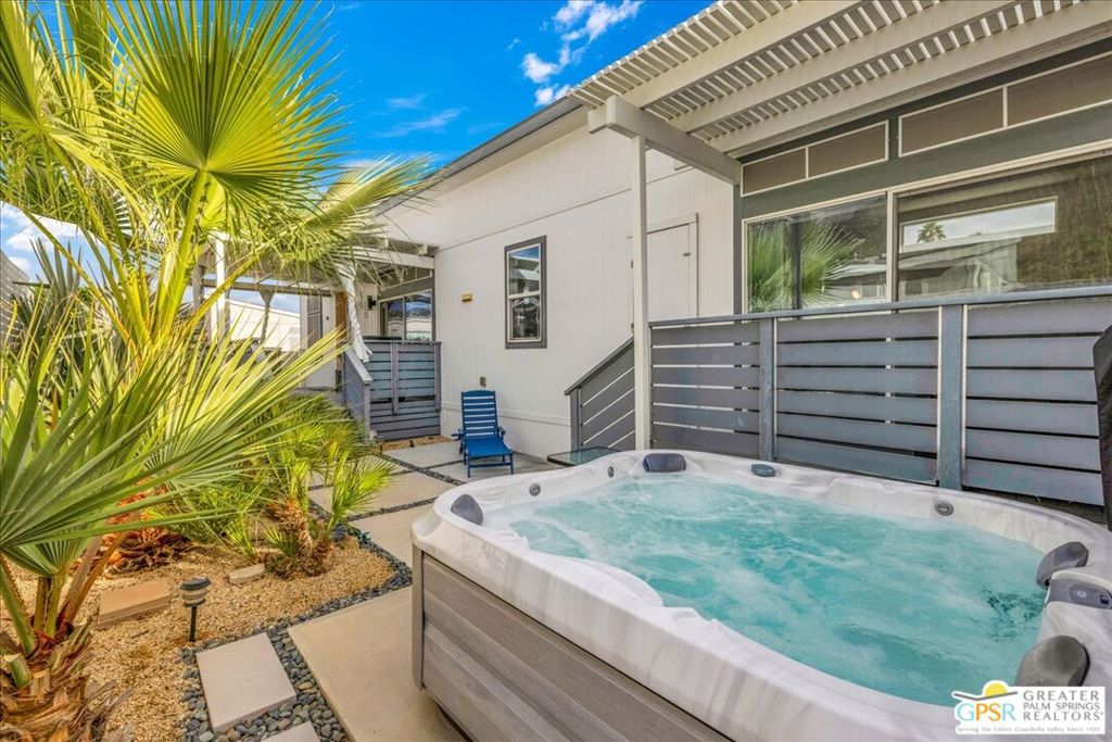 Palm Canyon Mobile Club - Manufactured In Park