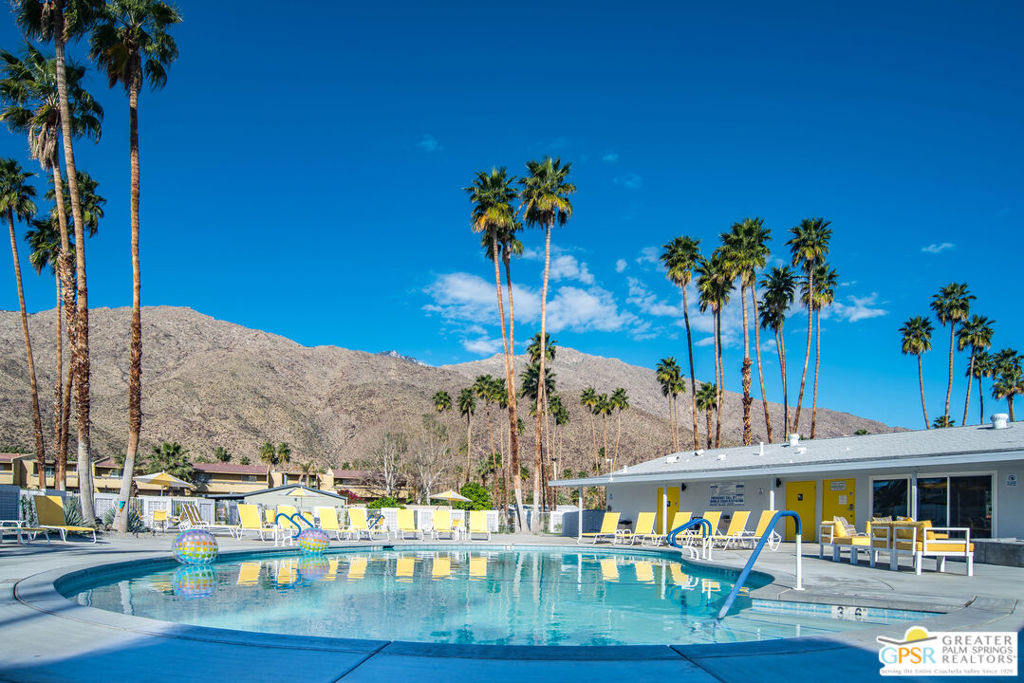 Palm Canyon Mobile Club - Manufactured In Park