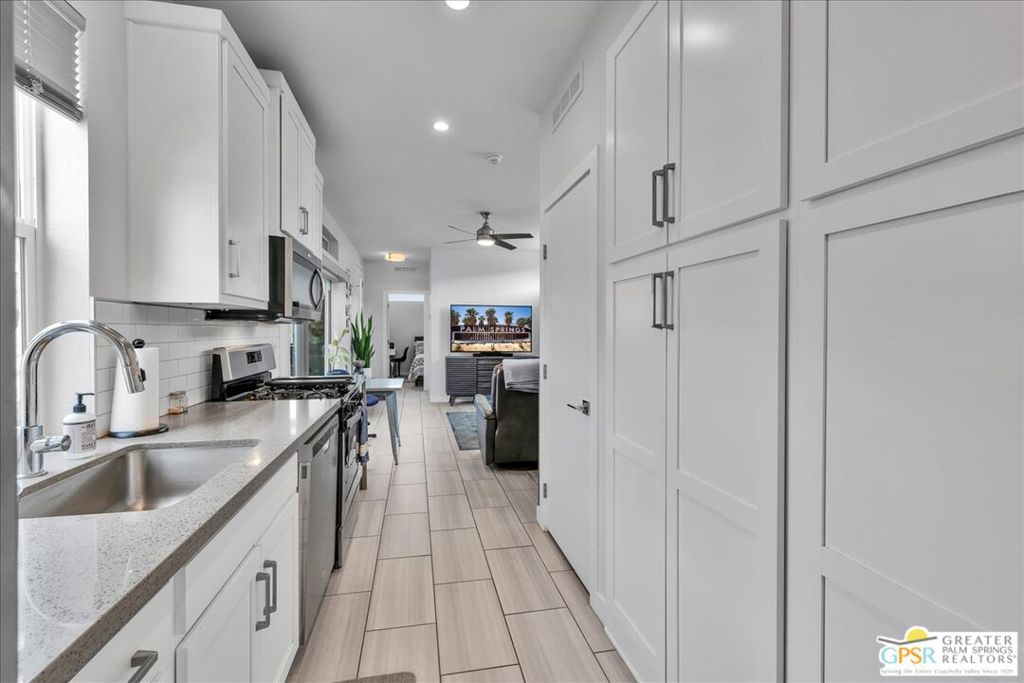 Palm Canyon Mobile Club - Manufactured In Park