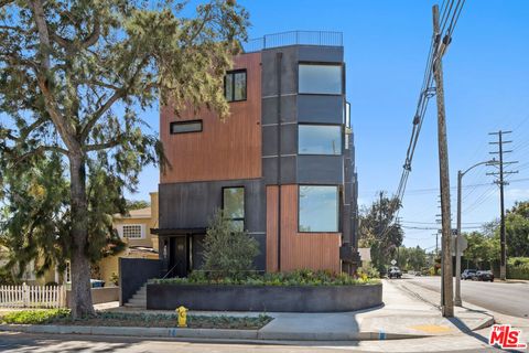 Photo of 3601 McLaughlin Ave Ave, Los Angeles, CA 90066 (MLS # 25589791)