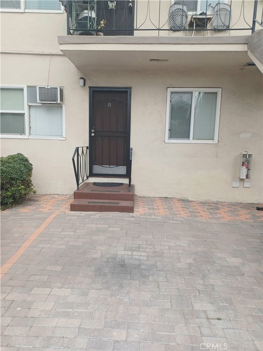 Great Location. Nice and move in condition 1 bedroom and 1 bath apartment for rent in the city of Glendale. This apartment features a living room, kitchen, 1 full bathroom, washer and dryer hook ups. 1 parking space. Refrigerator included. Downstairs unit. Prime Location.