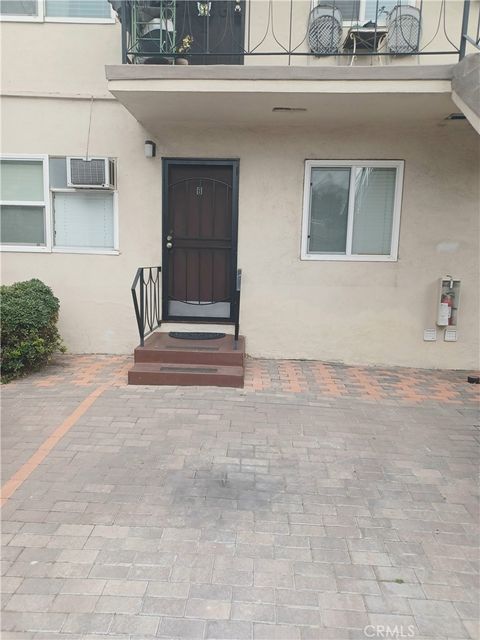 Photo of 465 W Windsor Rd #B, Glendale, CA 91204 (MLS # CV25260306)