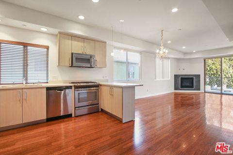 Photo of 819 S Holt Avenue #201, Los Angeles, CA 90035 (MLS # 25613577)