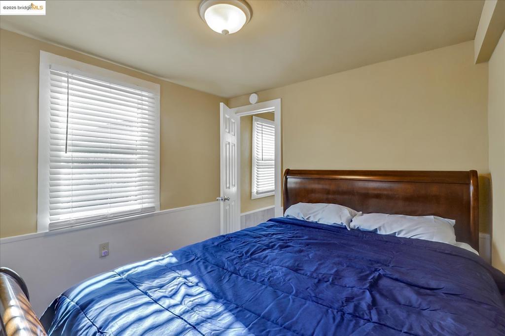 E OAKLAND - Residential Income