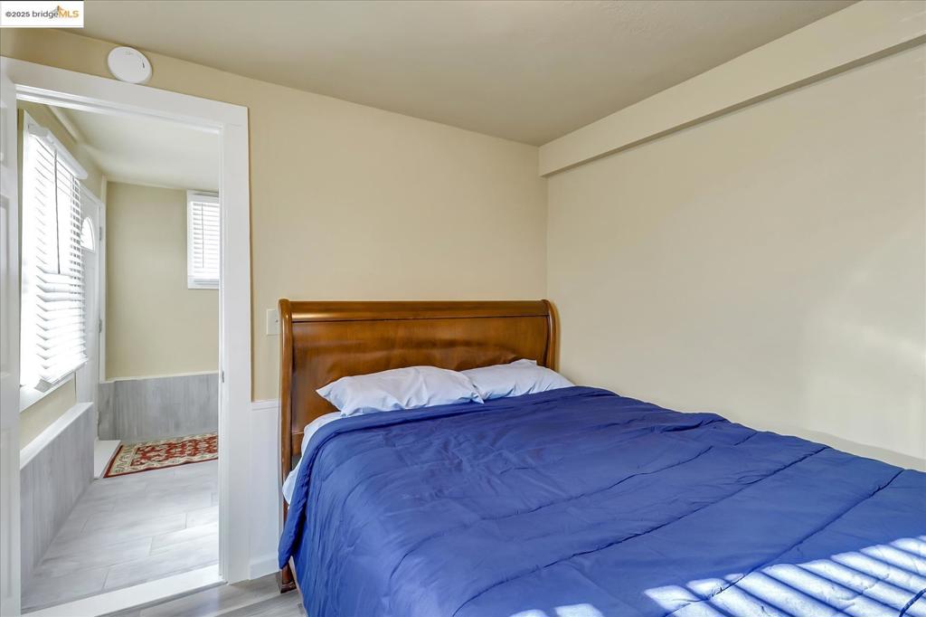 E OAKLAND - Residential Income