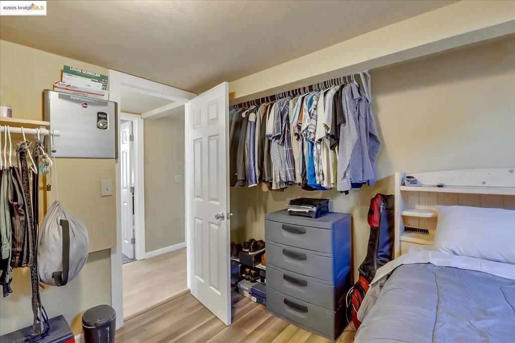 E OAKLAND - Residential Income