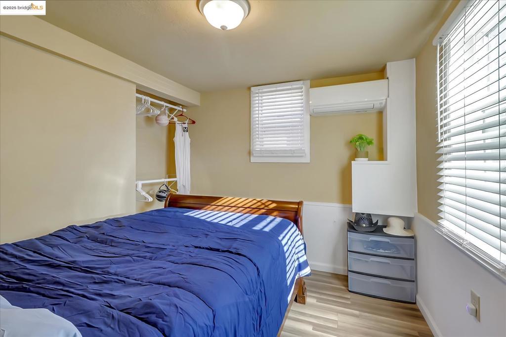 E OAKLAND - Residential Income