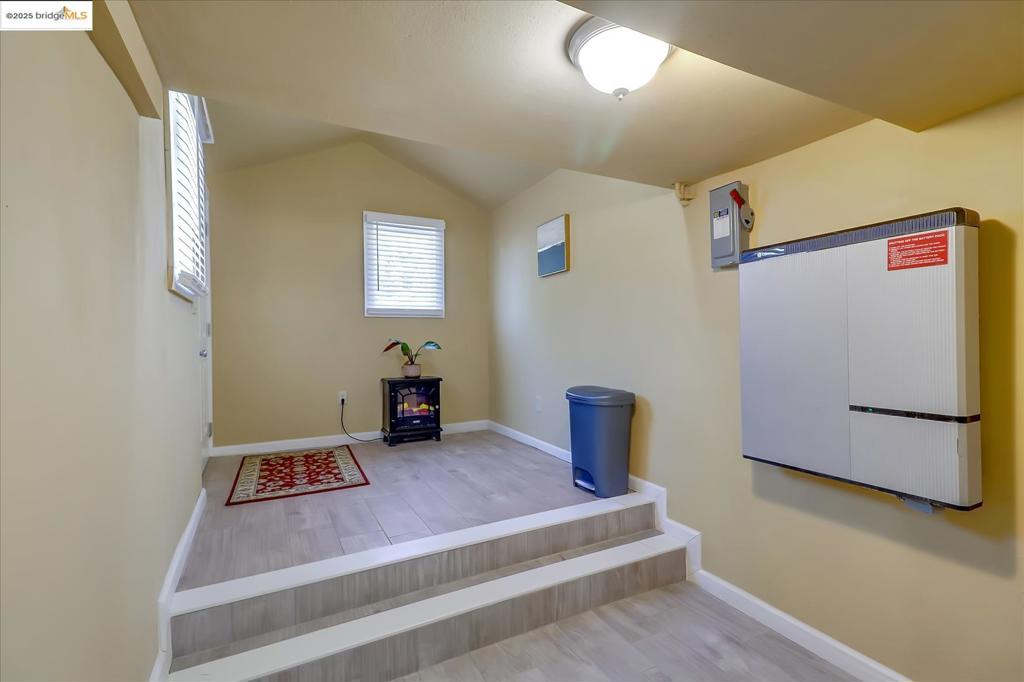 E OAKLAND - Residential Income