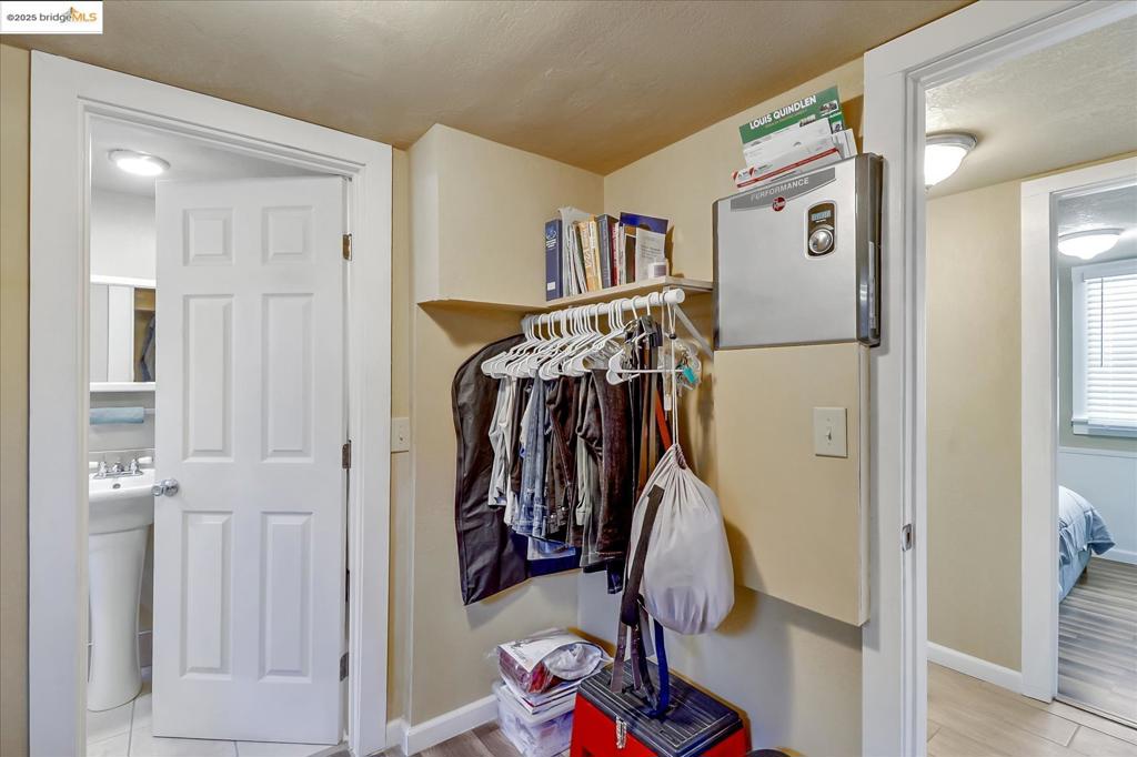 E OAKLAND - Residential Income