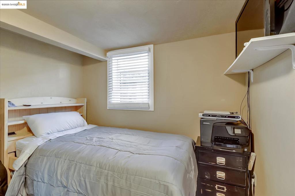 E OAKLAND - Residential Income