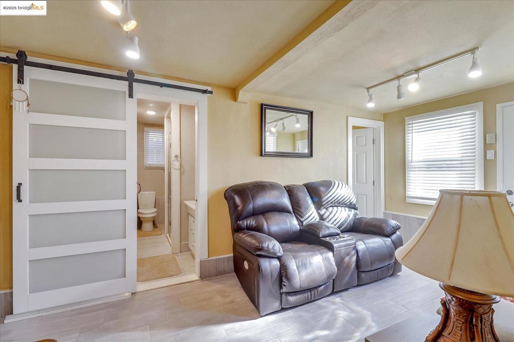 E OAKLAND - Residential Income