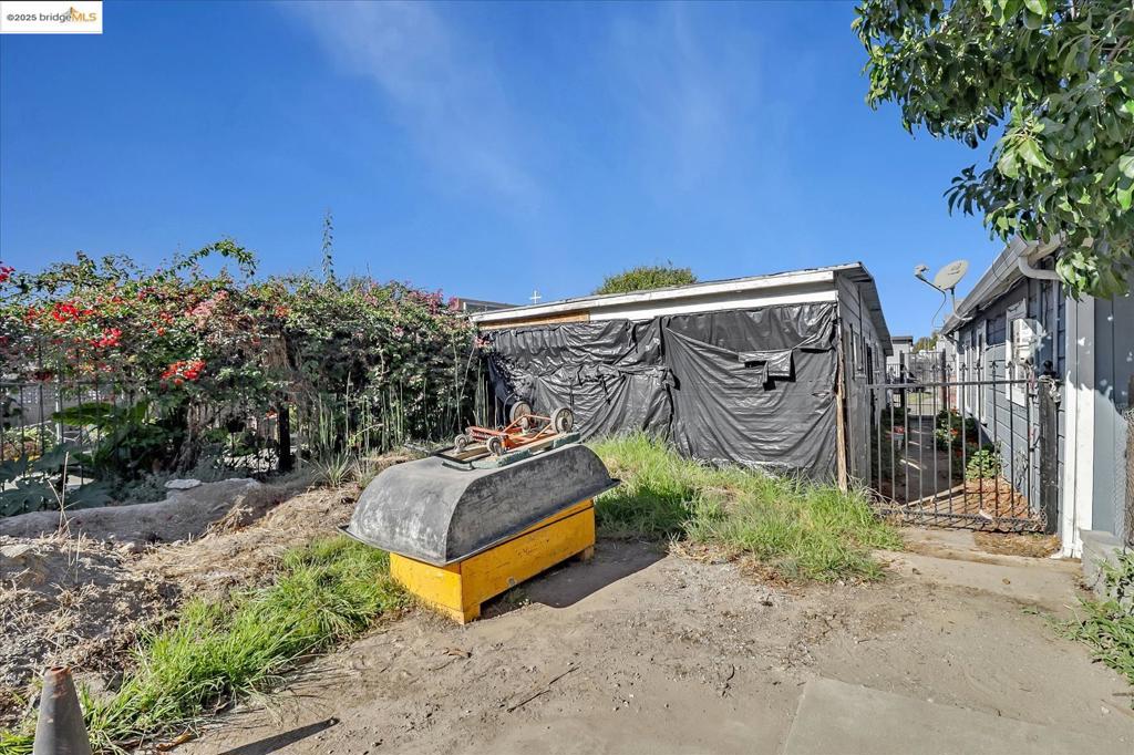 E OAKLAND - Residential Income