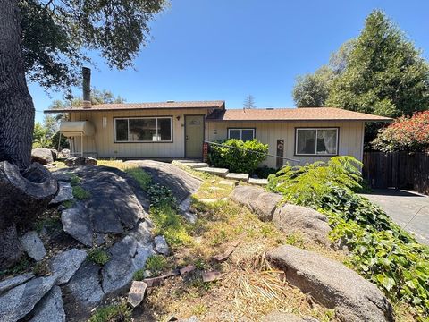 Photo of 19380 Rockridge Way, Sonora, CA 95370 (MLS # MC26112480)
