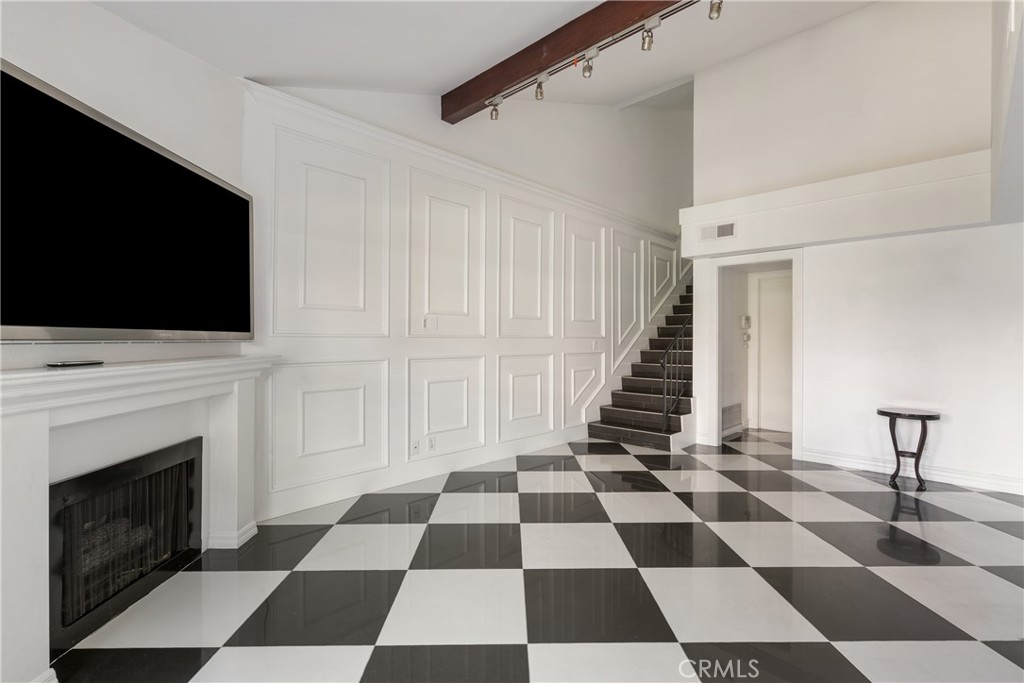 345 University Drive F4