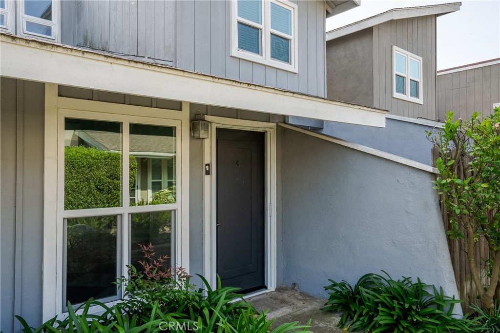 345 University Drive F4