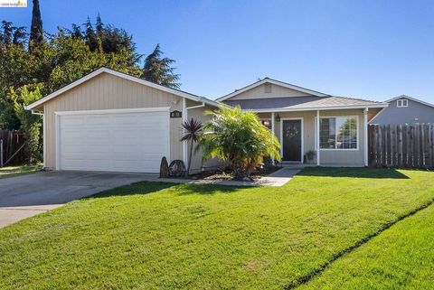 Photo of 4855 Edgewood Ct, Oakley, CA 94561 (MLS # 41124692)