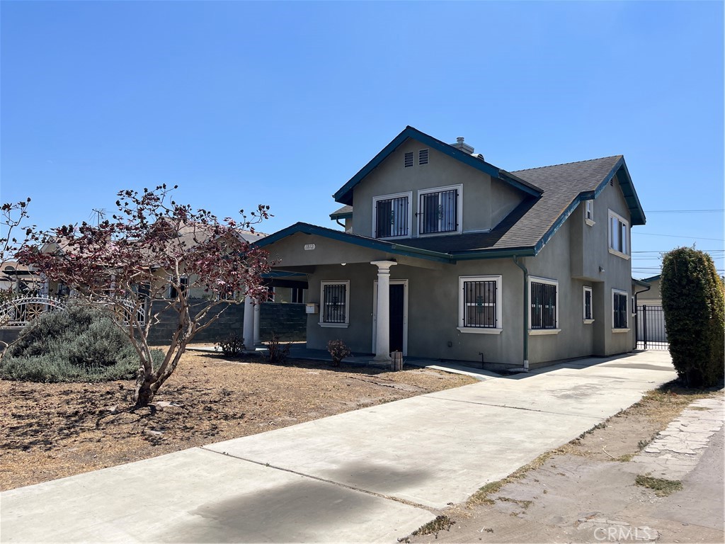 Spacious two-story home built in 2011, featuring an open floor plan. The large living room flows seamlessly into the dining area and kitchen, creating an ideal space for entertaining. A generously sized bedroom is located on the first floor.
Upstairs, you’ll find three additional bedrooms and a full bathroom. One of the bedrooms offers direct access to a private patio. All upstairs bedrooms include closets, and there's a versatile bonus room—perfect for use as a home office, gym, or playroom.
The home includes recessed lighting throughout, ceiling fans in several rooms, and an indoor laundry area. A long driveway leads to a spacious two-car garage and a large backyard—ideal for gatherings or outdoor activities.
This home is perfect for a large family who enjoys space and entertaining.