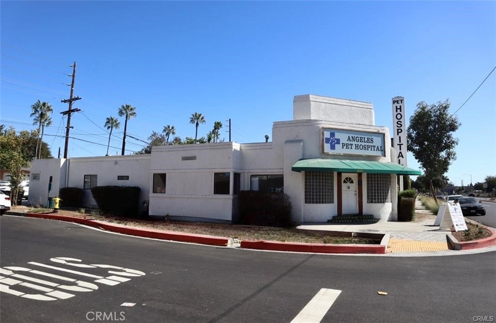 Presenting Angelus Pet Hospital, a rare investment opportunity located at 5846 San Fernando Road in Glendale, CA. A reliable veterinary tenant currently occupies this freestanding medical office building, offering excellent visibility along San Fernando Road. The property features a professionally built medical space with 1,587 square feet of building area on a 5,062-square-foot lot.
The tenant has executed a 10-year absolute NNN lease, commencing on October 1, 2024, with annual rent increases of 3%. The property generates $92,328 in annual rental income, providing stable cash flow with a 4.99% cap rate. Ideal for investors seeking a passive, income-producing asset in a high-demand Glendale location close to major freeways, residential communities, and business amenities.