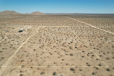 Photo of 0 Pineridge Rd, Adelanto, CA 92301 (MLS # HD25154745)