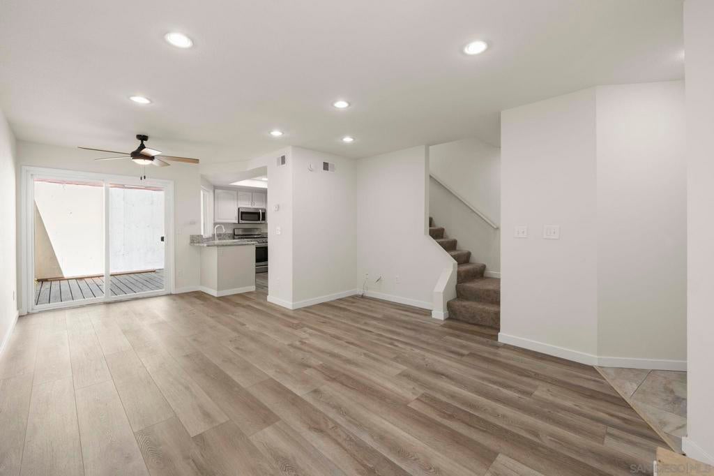 8365 Broadway 22