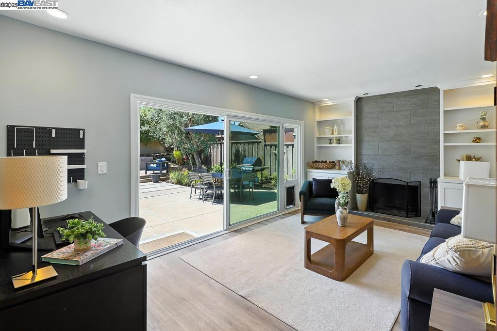 DOWNTOWN PLEAS. - Residential