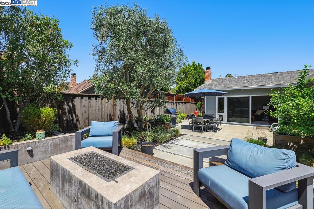 DOWNTOWN PLEAS. - Residential