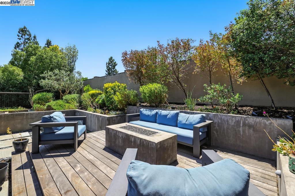 DOWNTOWN PLEAS. - Residential