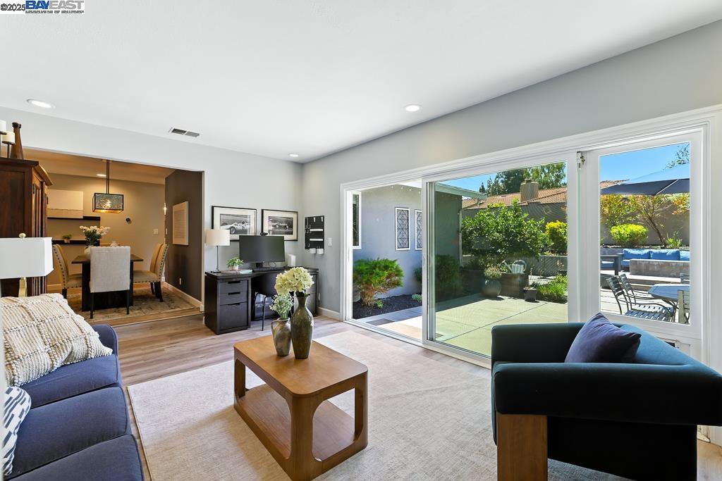 DOWNTOWN PLEAS. - Residential