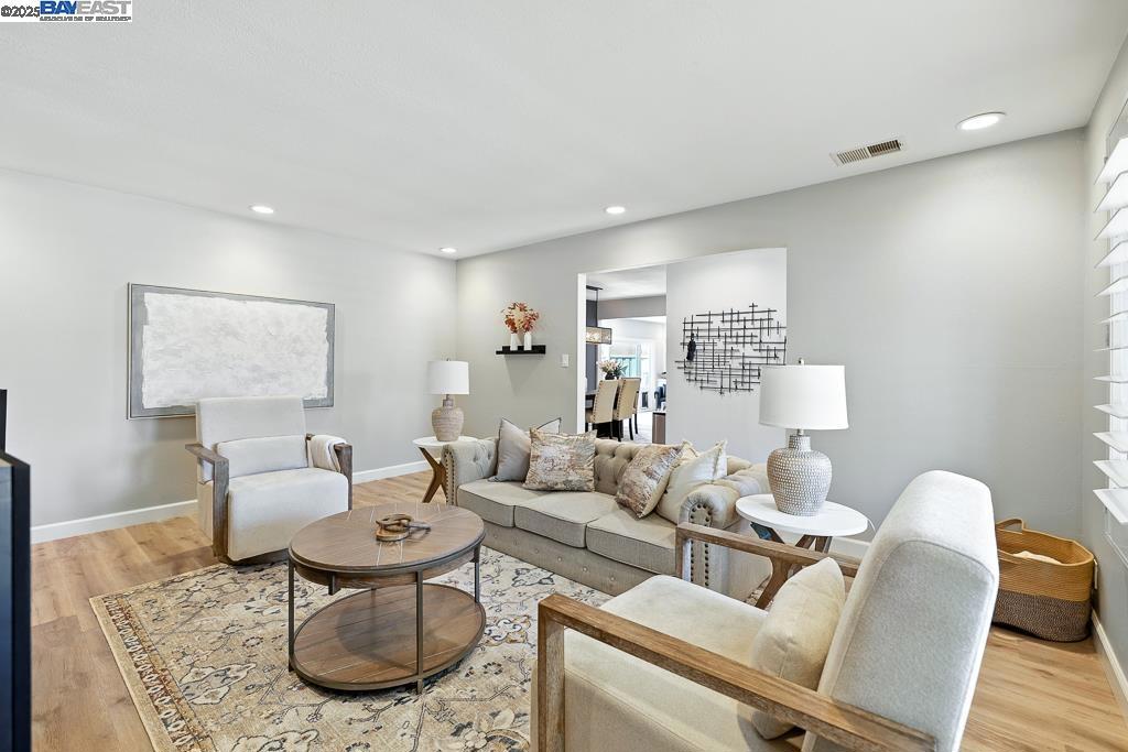 DOWNTOWN PLEAS. - Residential