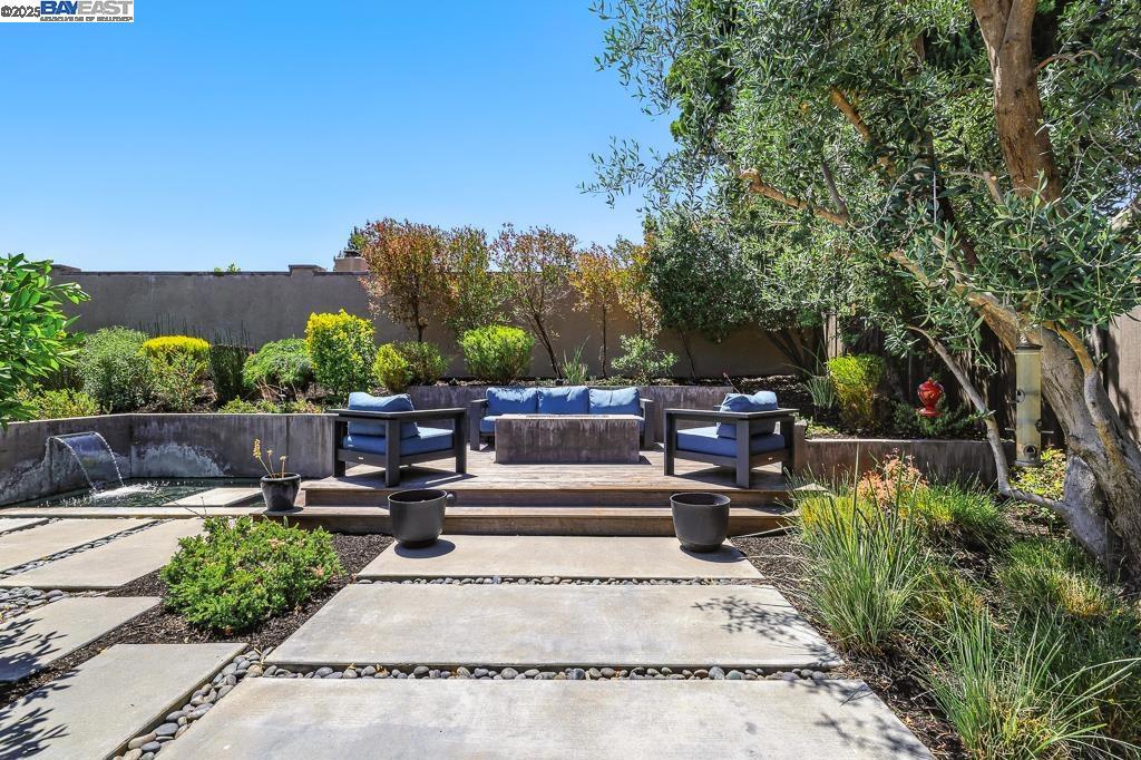 DOWNTOWN PLEAS. - Residential