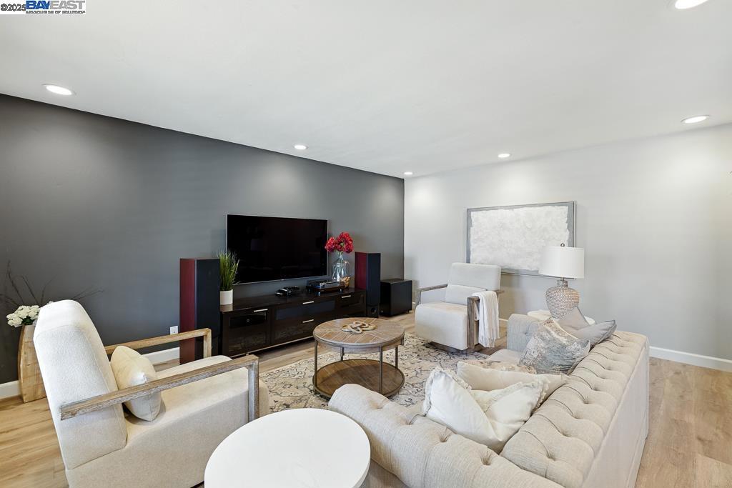 DOWNTOWN PLEAS. - Residential