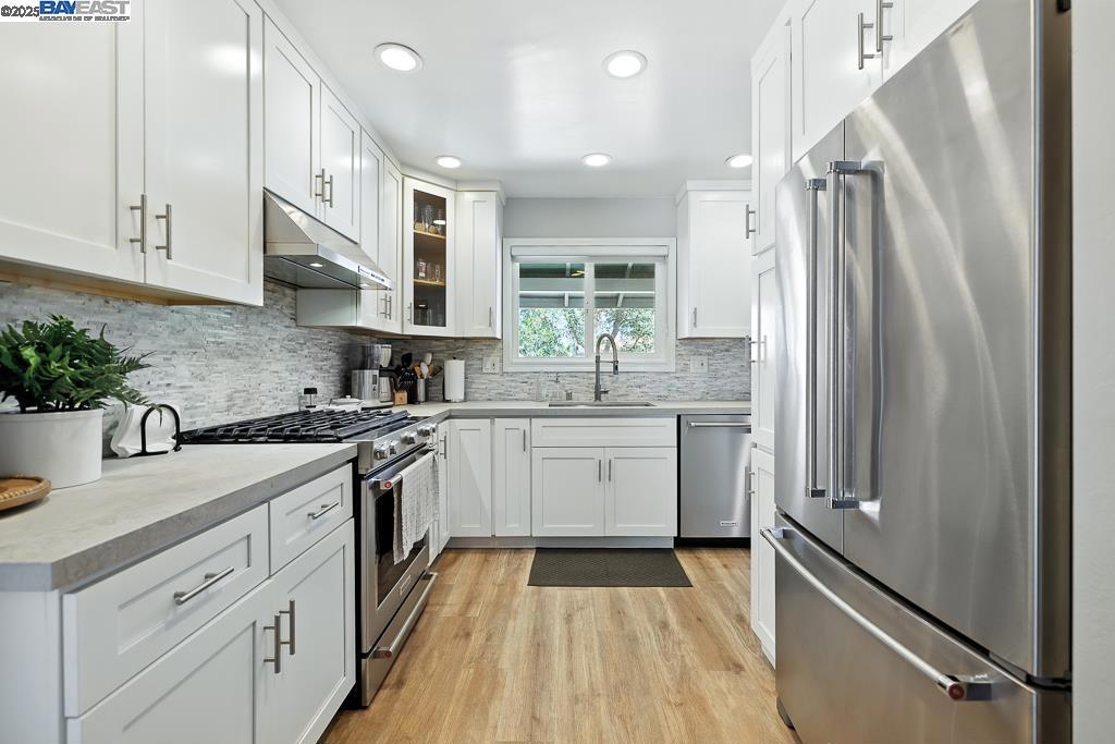 DOWNTOWN PLEAS. - Residential