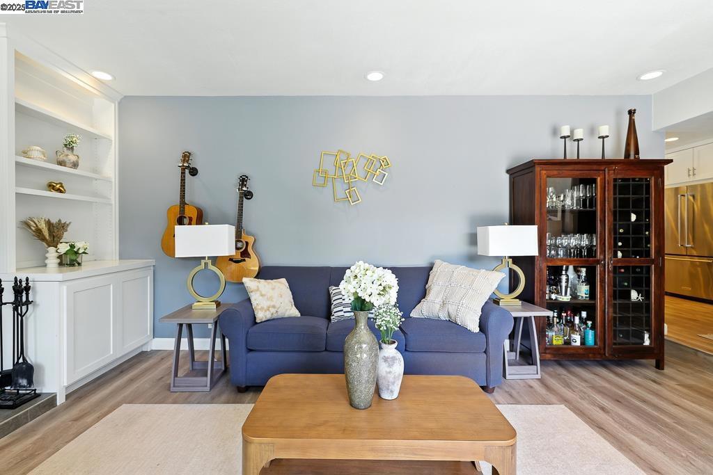 DOWNTOWN PLEAS. - Residential