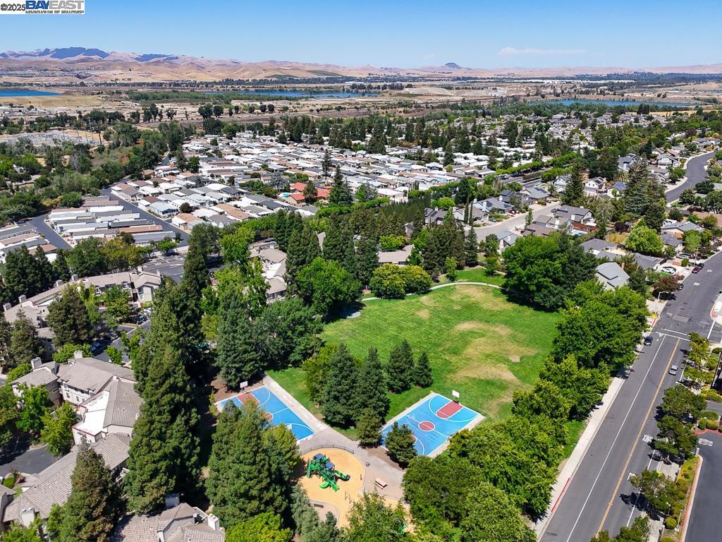 DOWNTOWN PLEAS. - Residential