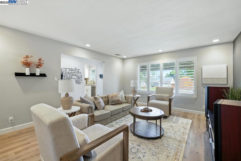 DOWNTOWN PLEAS. - Residential