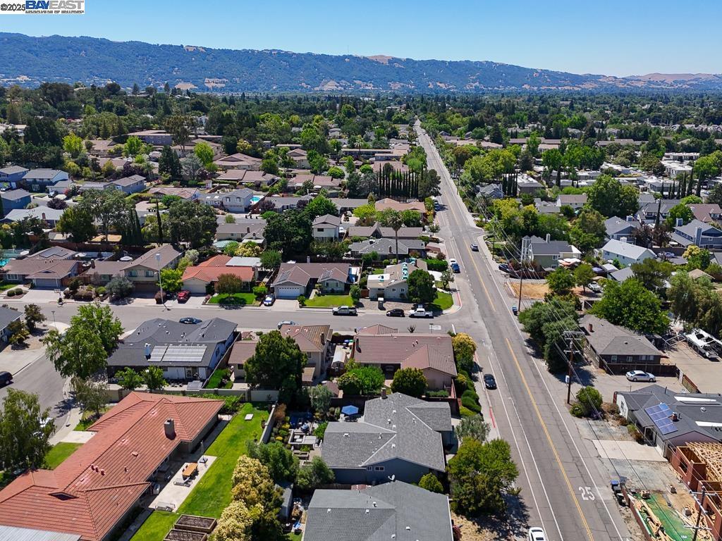 DOWNTOWN PLEAS. - Residential