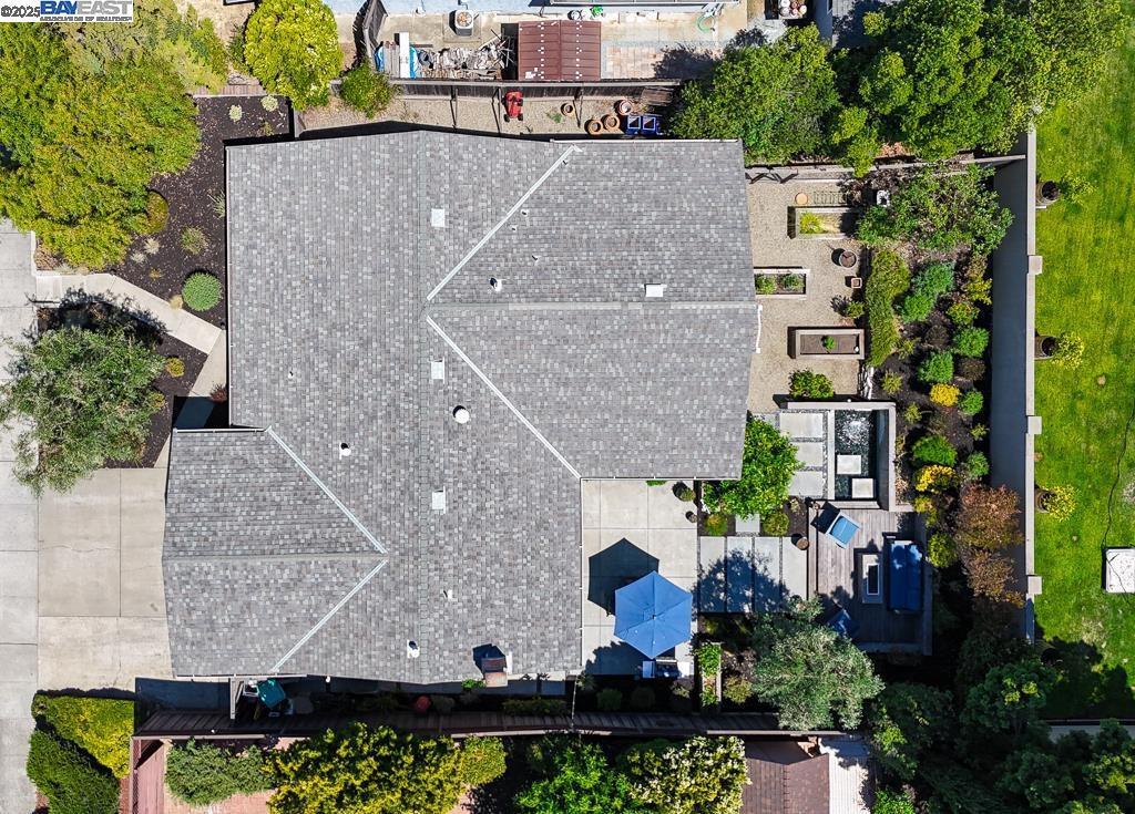 DOWNTOWN PLEAS. - Residential