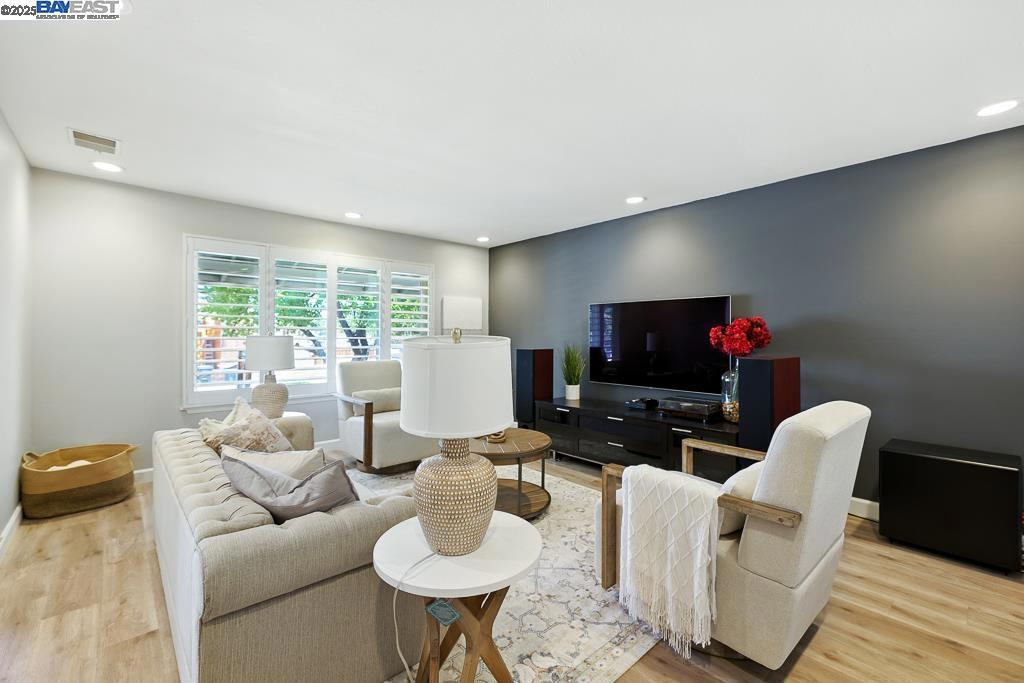 DOWNTOWN PLEAS. - Residential