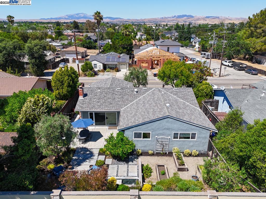 DOWNTOWN PLEAS. - Residential