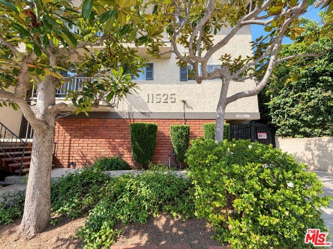Photo of 11525 Rochester Avenue #204, Los Angeles, CA 90025 (MLS # 26103765)