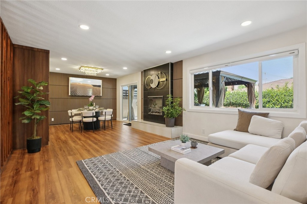 1533 W San Lorenzo Ave