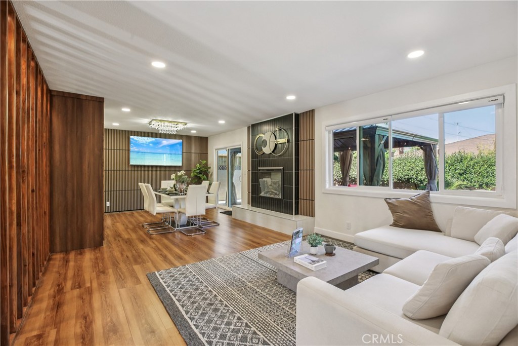 1533 W San Lorenzo Ave