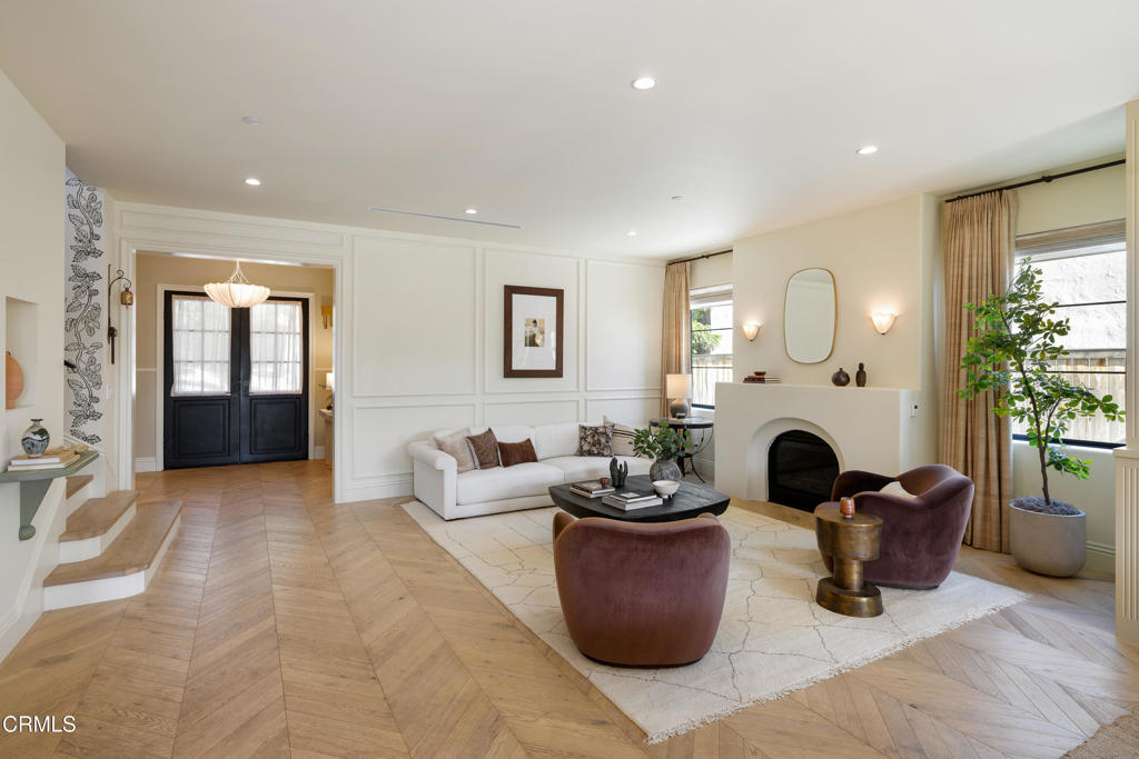 546 W Claremont Street