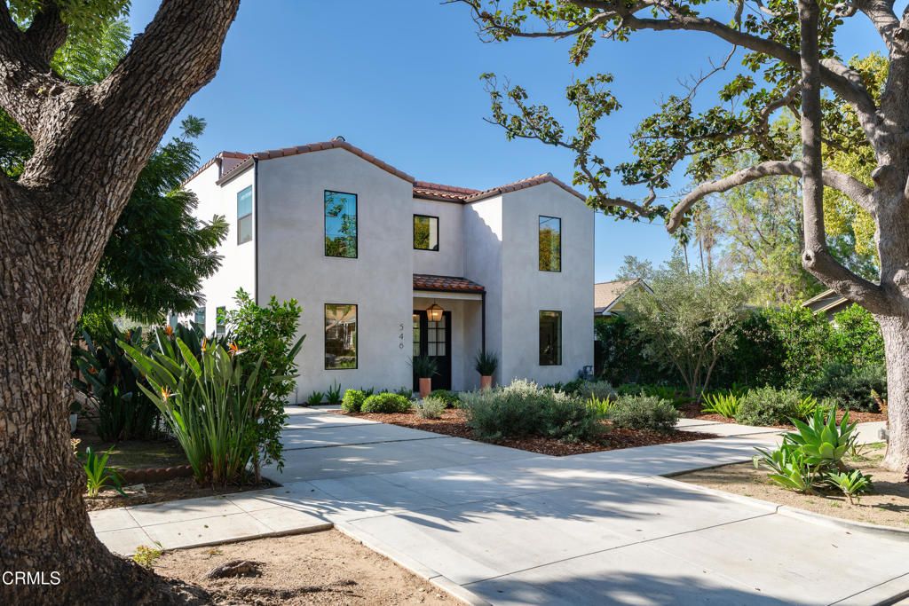 Photo of 546 W Claremont Street, Pasadena, CA 91103 (MLS # P1-25810)