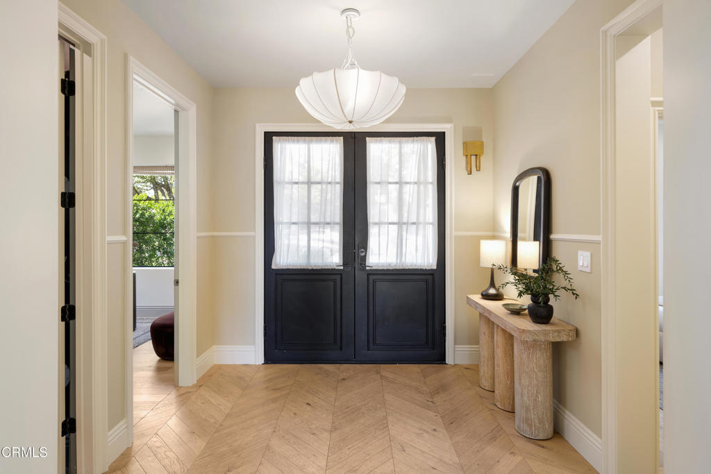 546 W Claremont Street