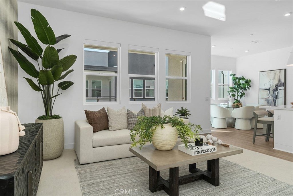 1634 Urbana St